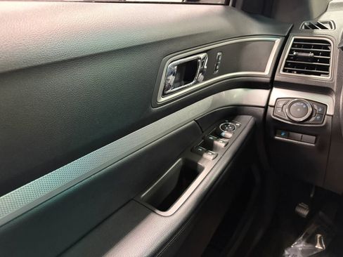 Used 2017 Ford Explorer XLT w/ Equipment Group 201A image 40