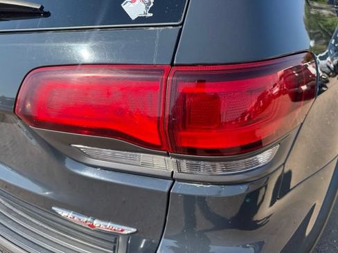 Used 2017 Jeep Grand Cherokee Trailhawk w/ Trailhawk Luxury Group AWD/4WD image 14