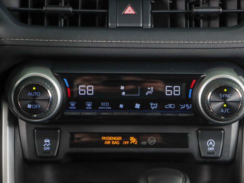 Used 2021 Toyota RAV4 XLE image 20