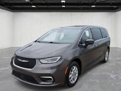 Used 2023 Chrysler Pacifica Touring-L