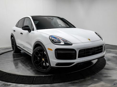Used 2022 Porsche Cayenne Turbo image 22