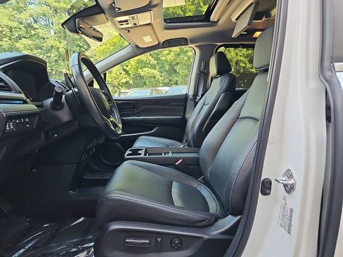 Used 2021 Honda Odyssey Touring image 17