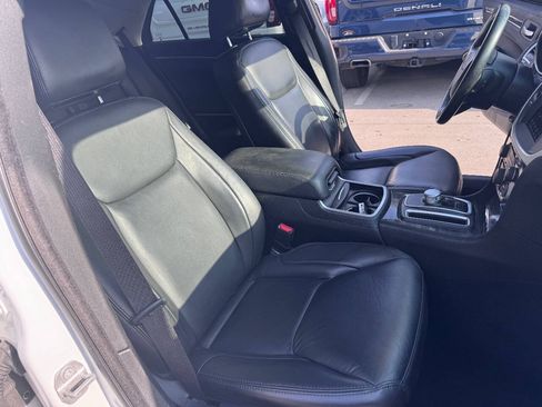 Used 2020 Chrysler 300 Touring L w/ Value Package RWD image 18