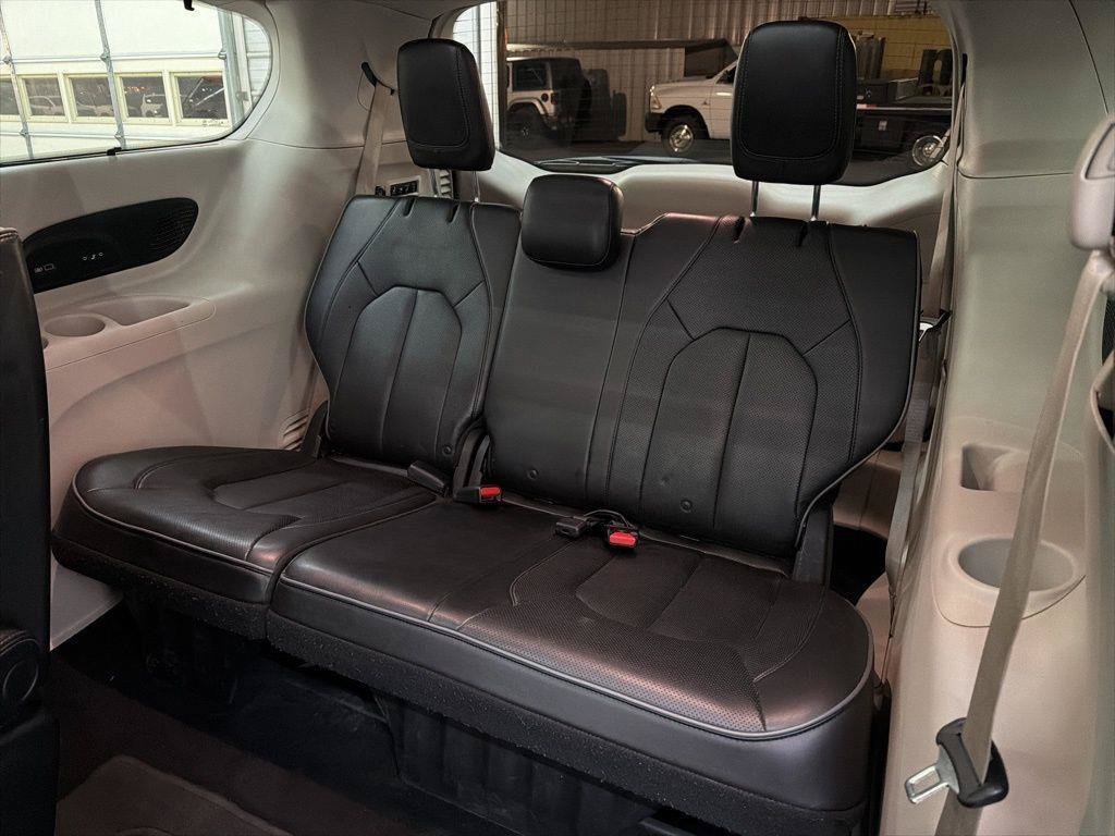 Used 2020 Chrysler Pacifica Limited FWD image 24