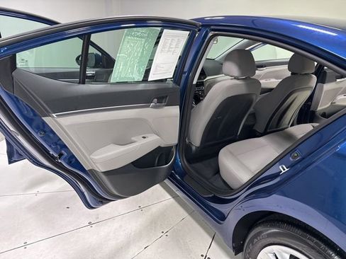 Used 2020 Hyundai Elantra SE FWD image 22
