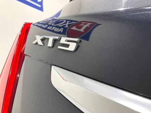Used 2017 Cadillac XT5 Luxury w/ Driver Awareness Package FWD image 17