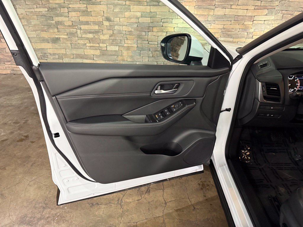 Certified 2026 Nissan Rogue SV w/ SV Premium Package FWD image 9