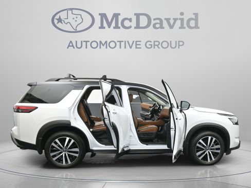 Used 2025 Nissan Pathfinder Platinum w/ Cargo Package AWD/4WD image 46