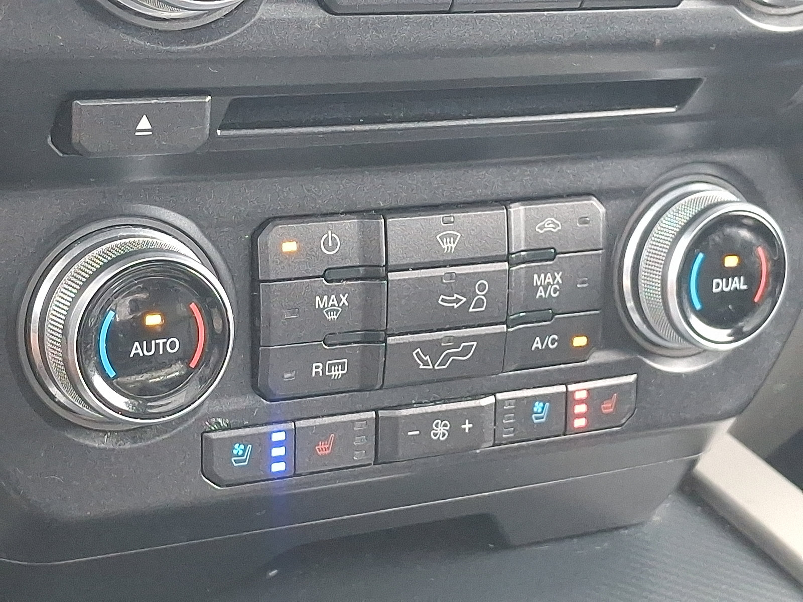 Used 2018 Ford F150 Lariat w/ Equipment Group 502A Luxury AWD/4WD image 16