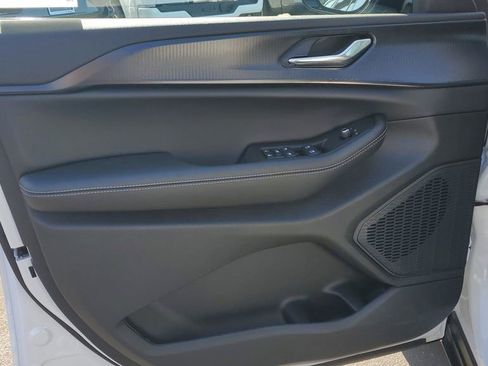 New 2025 Jeep Grand Cherokee Altitude image 21