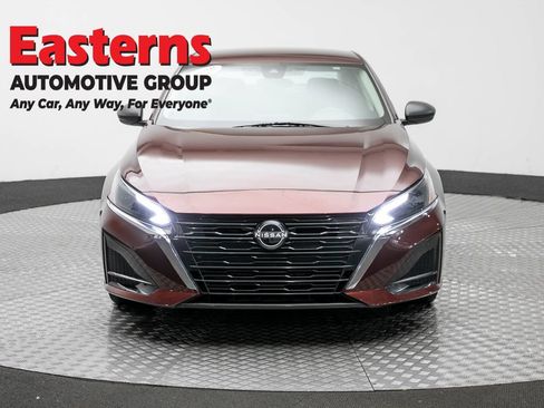 Used 2024 Nissan Altima 2.5 SV FWD image 2