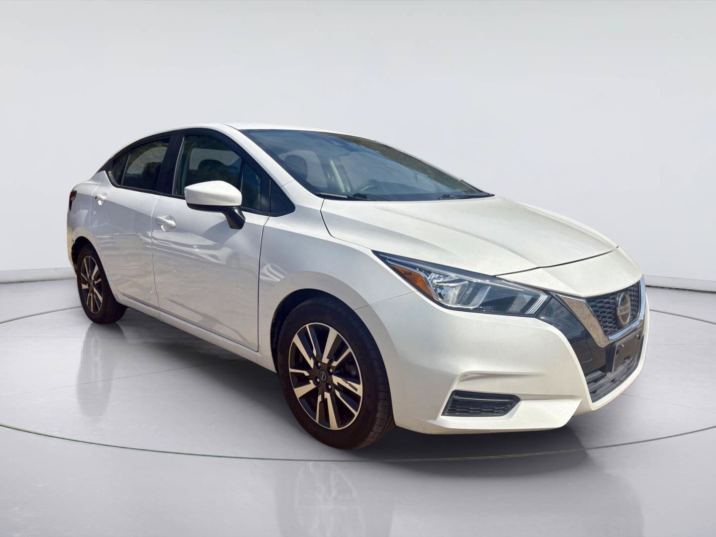 Used 2022 Nissan Versa SV FWD image 1