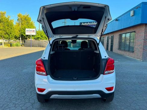 Used 2017 Chevrolet Trax LT w/ Sun & Sound Package AWD/4WD image 14