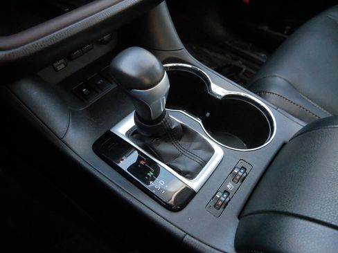 Used 2018 Toyota Highlander Limited image 24