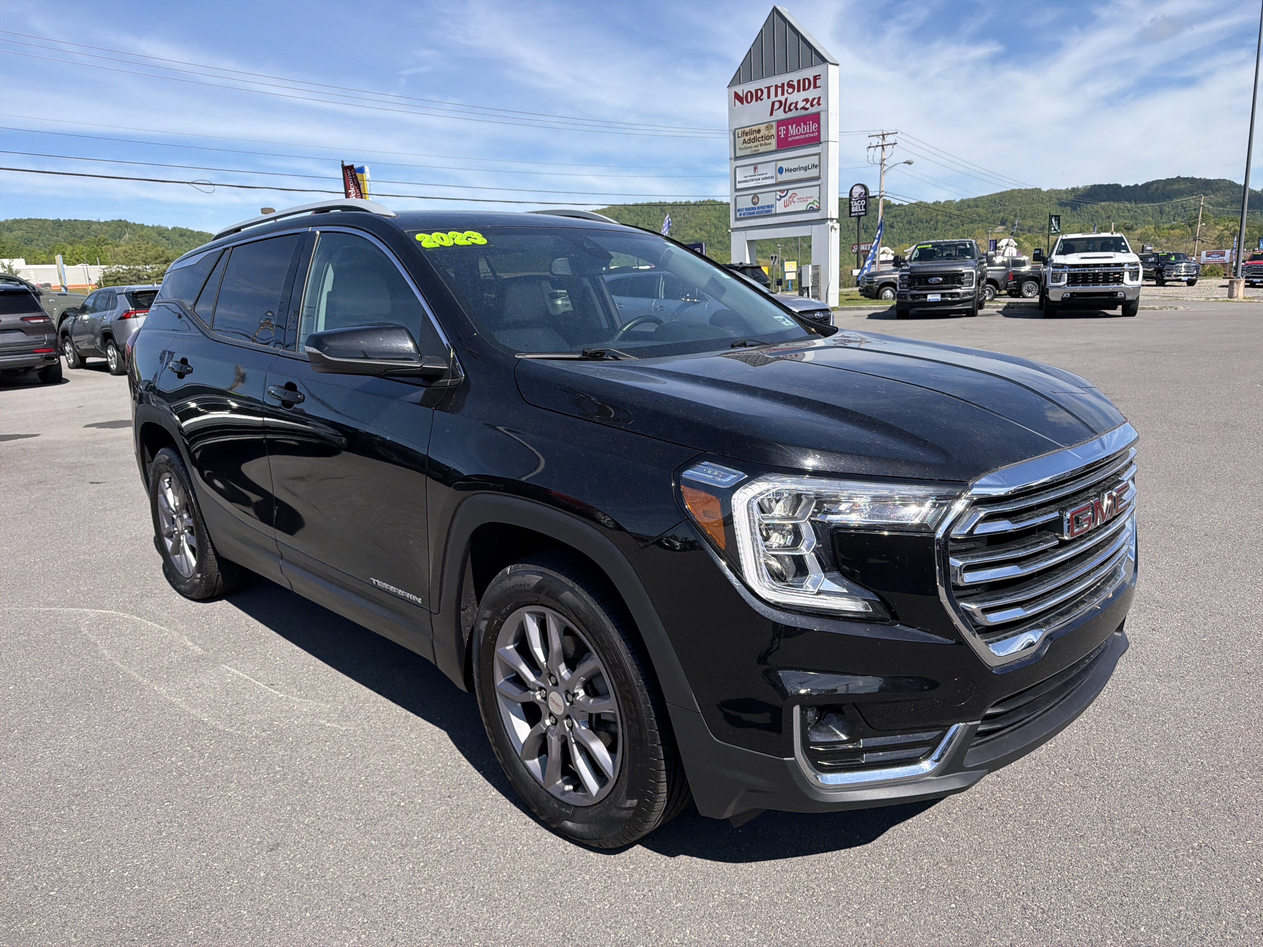 Used 2023 GMC Terrain SLT AWD/4WD image 3