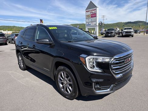 Used 2023 GMC Terrain SLT AWD/4WD image 3