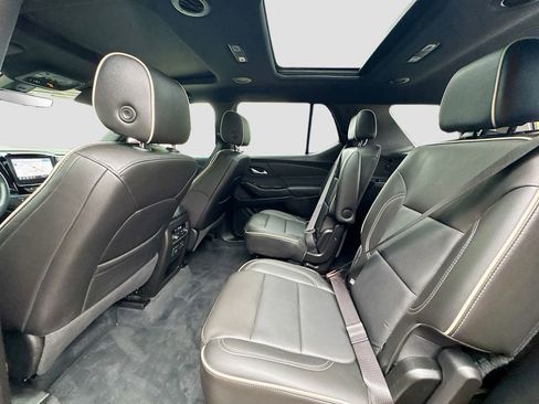 Used 2023 Chevrolet Traverse Premier FWD image 26