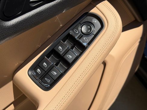 Used 2021 Porsche Macan S AWD/4WD image 26