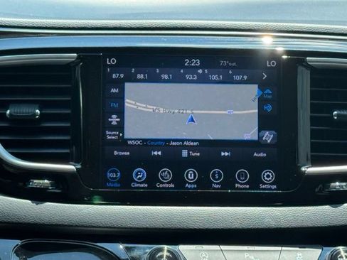 Used 2020 Chrysler Pacifica Touring-L Plus w/ Tire & Wheel Group FWD image 16