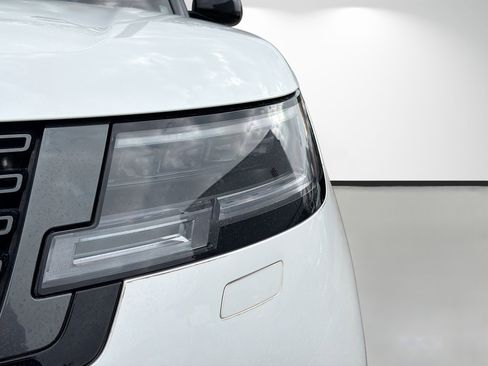 Used 2024 Land Rover Range Rover SE image 7