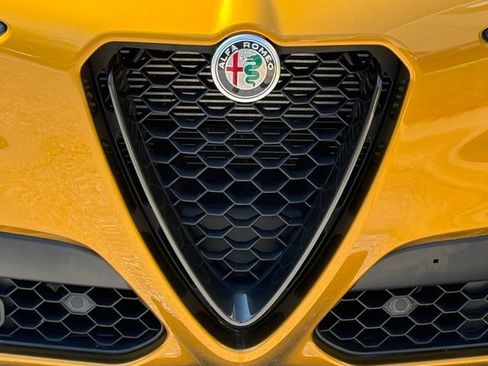 Used 2023 Alfa Romeo Stelvio Veloce AWD/4WD image 11