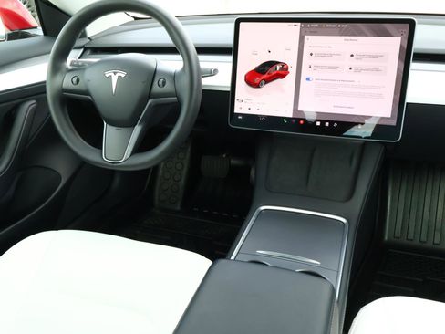 Used 2022 Tesla Model 3 Standard Range image 10