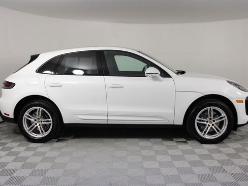 Used 2025 Porsche Macan image 8