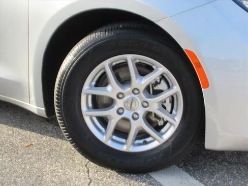 Certified 2024 Chrysler Voyager LX image 7