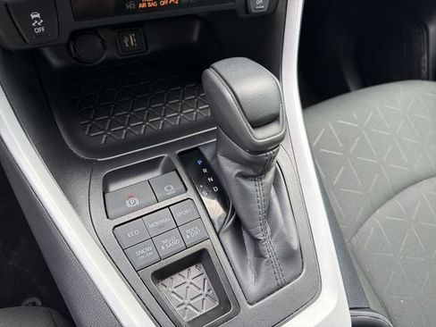 Used 2025 Toyota RAV4 XLE AWD/4WD image 22