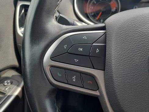 Used 2019 Jeep Cherokee Limited w/ Trailer Tow Group AWD/4WD image 14
