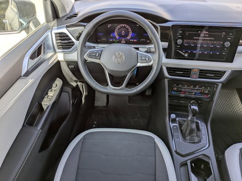 New 2026 Volkswagen Taos SE image 16