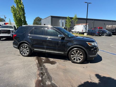 Used 2019 Ford Explorer Platinum AWD/4WD image 4