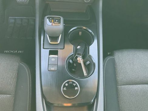 Certified 2024 Nissan Rogue SV image 25