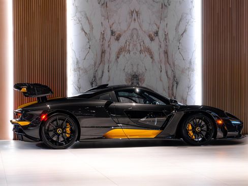 Used 2019 McLaren Senna RWD image 8