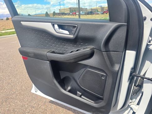 Used 2020 Ford Escape SE Sport image 17