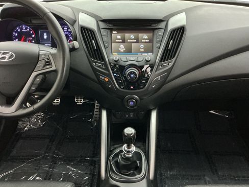 Used 2016 Hyundai Veloster Turbo FWD image 25