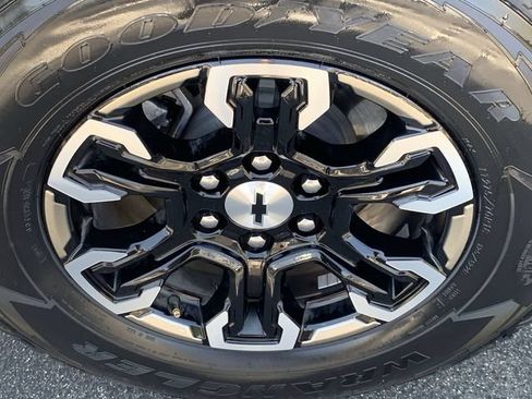 Used 2025 Chevrolet Silverado 1500 ZR2 w/ Technology Package AWD/4WD image 35