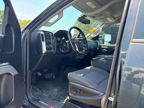 Used 2019 Chevrolet Silverado 2500 LT w/ LT Convenience Package AWD/4WD image 8