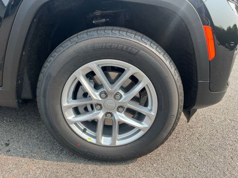 New 2025 Jeep Grand Cherokee Laredo w/ Luxury Tech Group I image 11