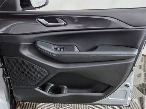 Used 2023 Jeep Grand Cherokee L Laredo image 37