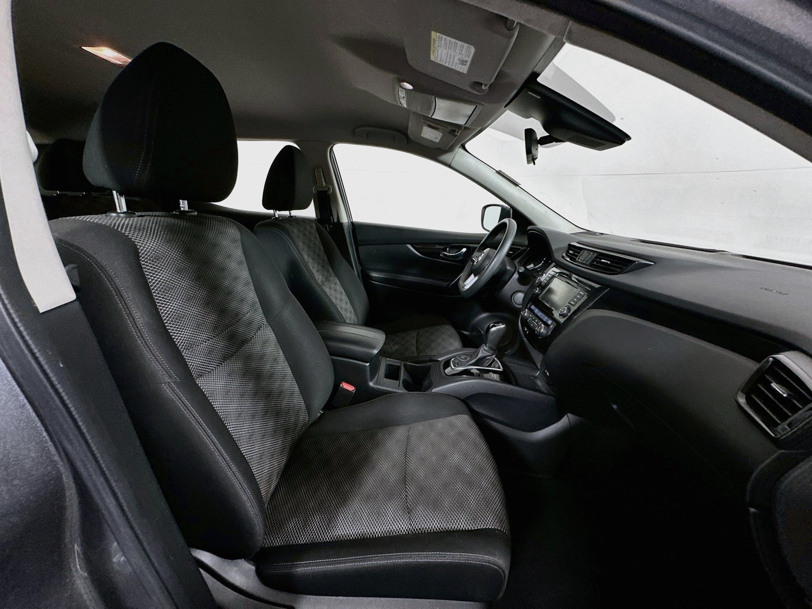 Used 2020 Nissan Rogue Sport SV AWD/4WD image 25