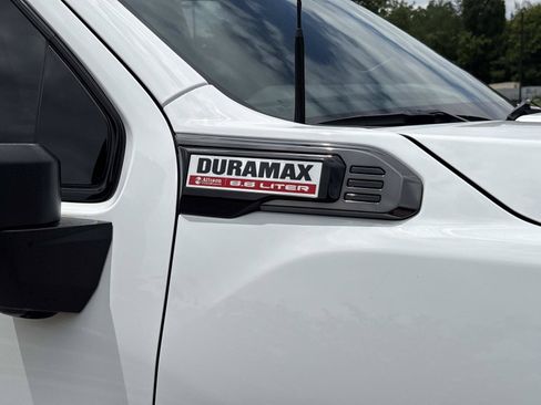 Used 2024 GMC Sierra 2500 AT4 w/ AT4 Premium Plus Package AWD/4WD image 11