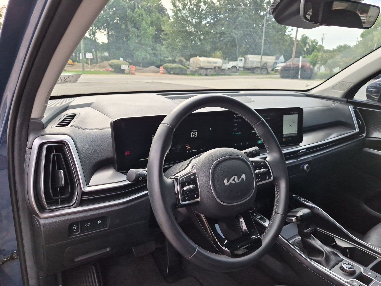 Used 2024 Kia Sorento EX w/ Panoramic Sunroof Package FWD image 10