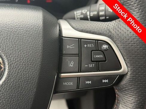 Used 2025 Toyota Sienna Platinum image 22