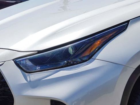 Used 2022 Toyota Highlander XLE FWD image 8