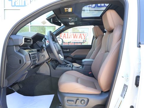 Used 2026 Toyota 4Runner Limited AWD/4WD image 13