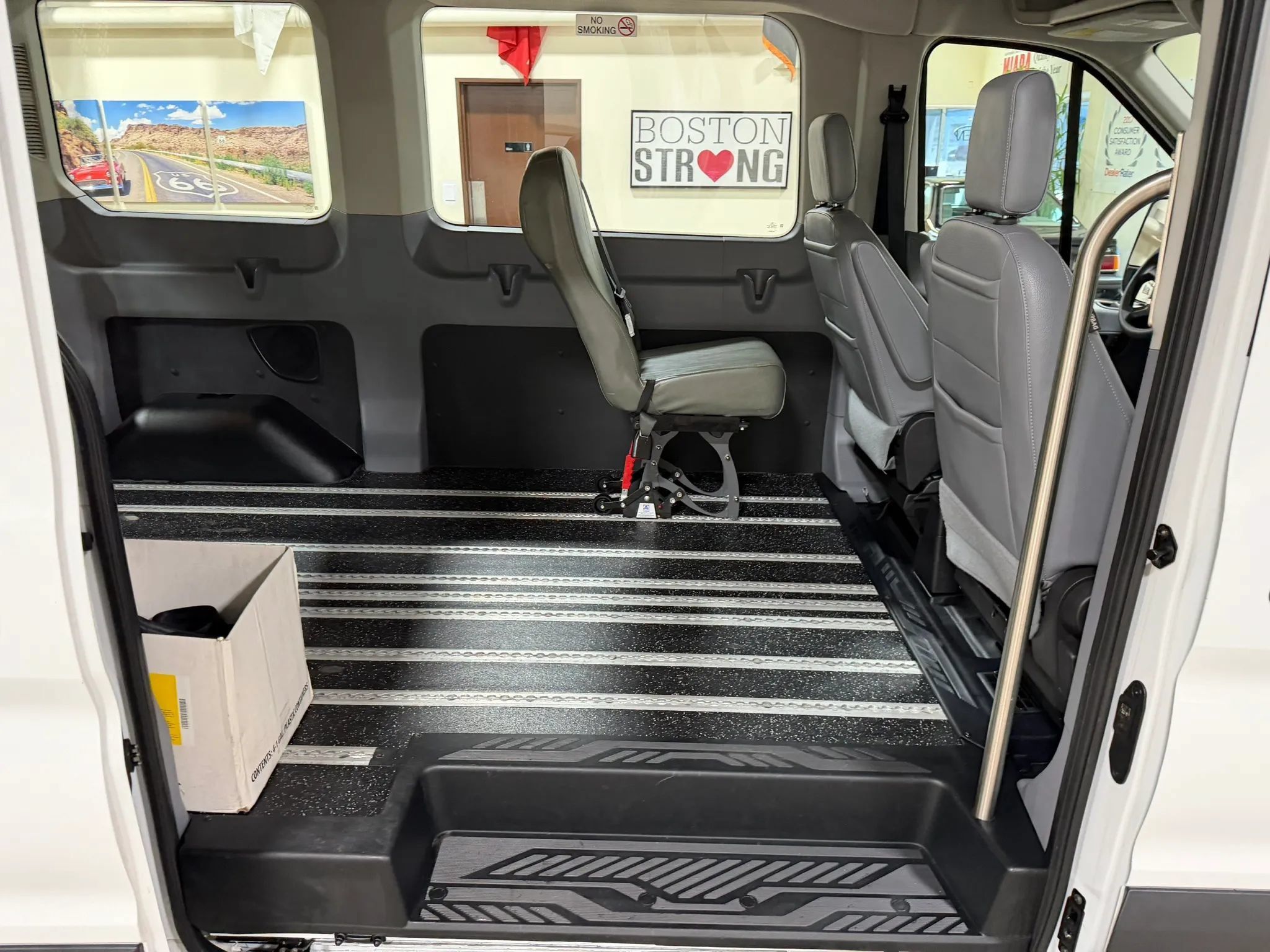 Used 2018 Ford Transit 150 XL RWD image 33