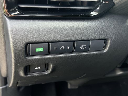 Certified 2025 Nissan Sentra SR image 14