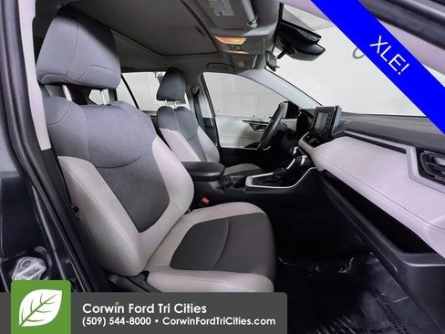 Used 2021 Toyota RAV4 XLE w/ Convenience Package AWD/4WD image 17