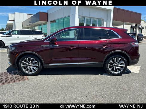 Used 2023 Lincoln Nautilus Reserve AWD/4WD image 2